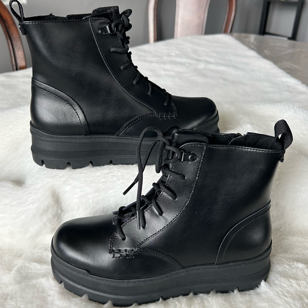 Ugg Sidnee Leather Boot